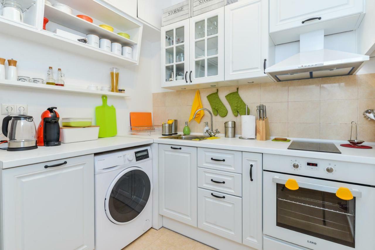 The Charming Home - One Bedroom Top Central Apartment By Flat Mаnager Szófia Kültér fotó